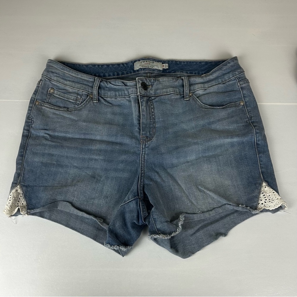 Torrid Size 18 Denim Jean Shorts With Eyelet Lace